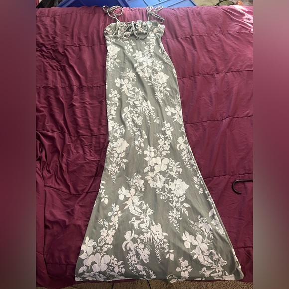 SHEIN / PARTHEA Green Floral Tie Shoulder Mermaid Hem Maxi Cami Dress Medium - Picture 2 of 9